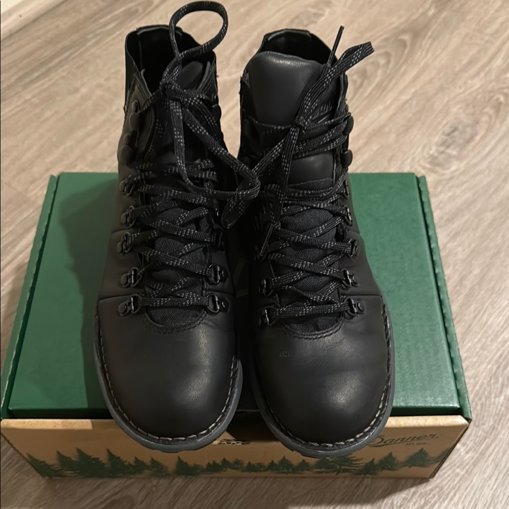 Danner Women’s Vertigo 917 Boots Black Size 8M
